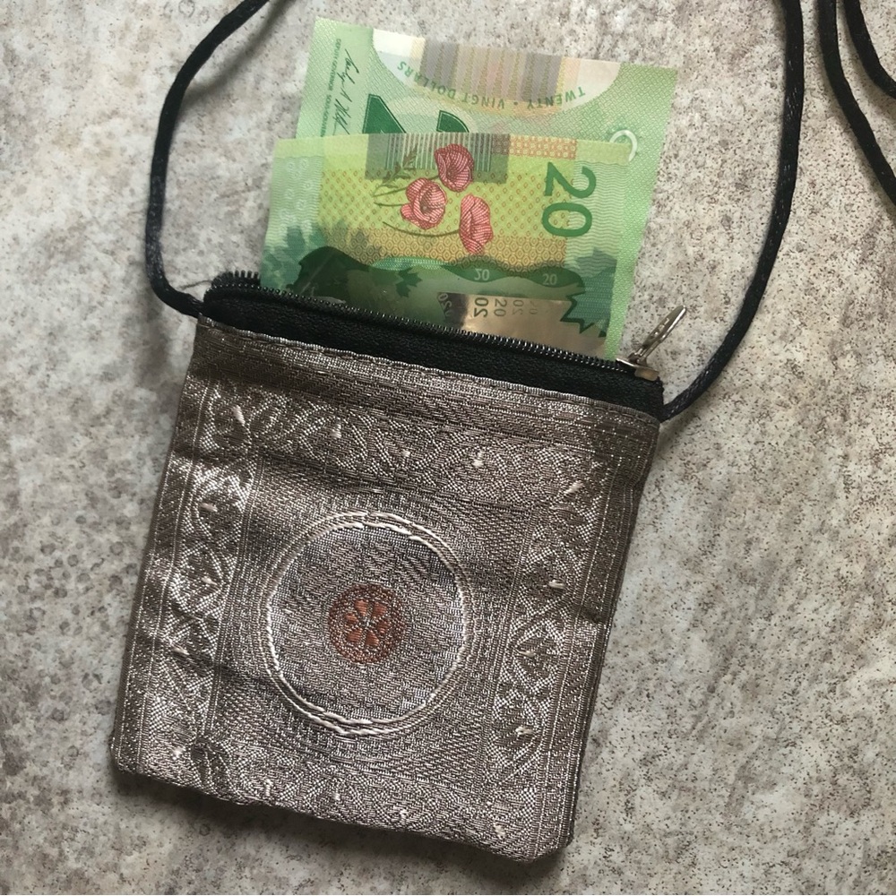Elegant Metallic Crossbody Bag